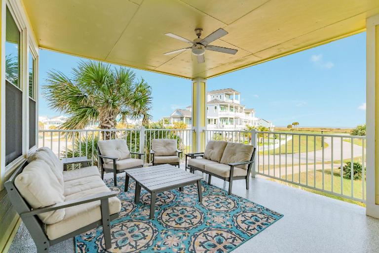 Breaking Waves - Open Airy Beautiful Ocean Views! - B&B Galveston