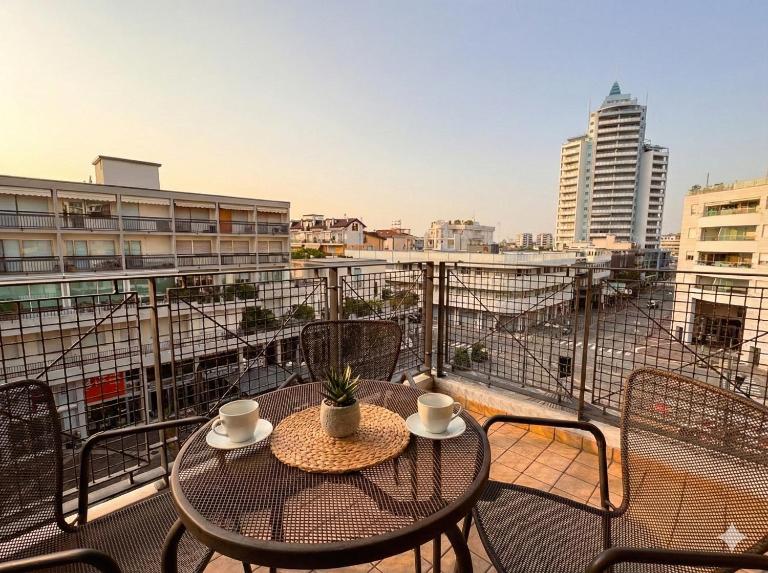 Marconi Deluxe - Attico a Due Passi dal Mare - Ferienwohnung Lido di Jesolo