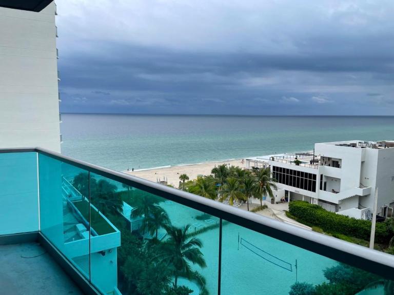 Ocean view-Large 2bedroom Remodeled on the beach - Ferienwohnung Hollywood