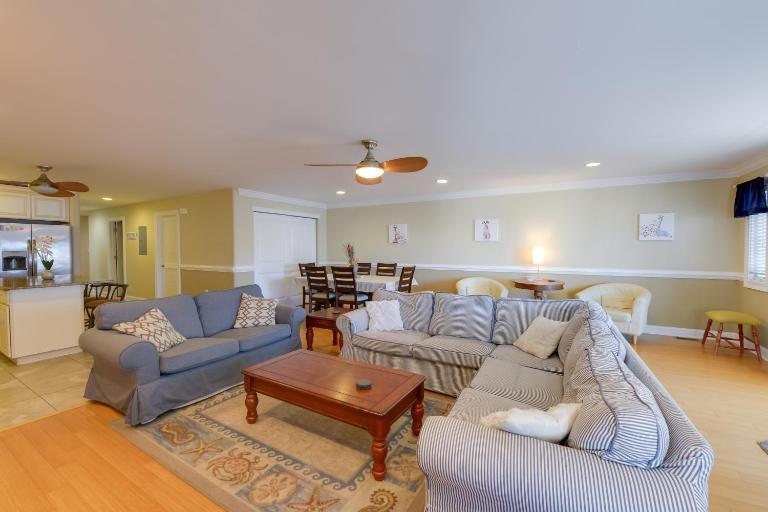 Spacious Wildwood Townhome w/ Covered Balcony - B&B Wildwood
