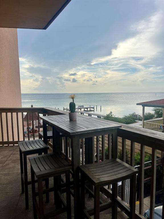 Amazing Bay View, Boat docks, and easy walk to the Beach - B&B South Padre Island
