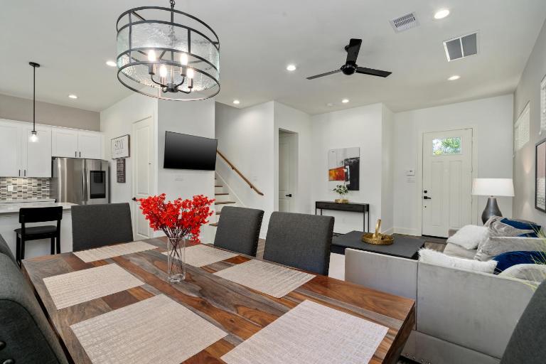 The Oasis - Modern 3BR Near Downtown - Med Center - Stadiums - B&B Houston