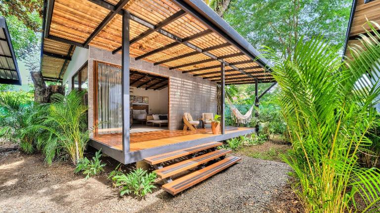 Salt n Pepper - Thyme Villa with shared Pool - Adults Only - B&B Puerto Viejo de Sarapiqui