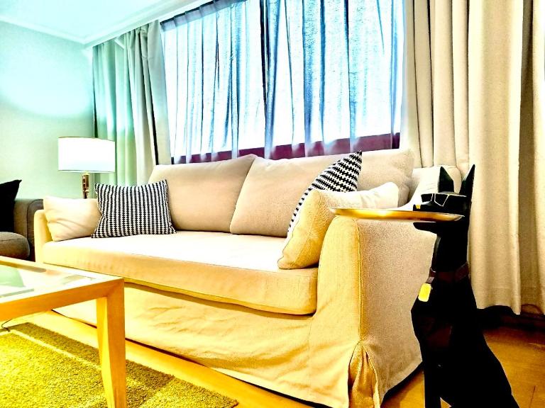 Large family room near Metro Taipei station for comfort and convenience, where 5 can relax and create unforgettable moments - B&B Taipei