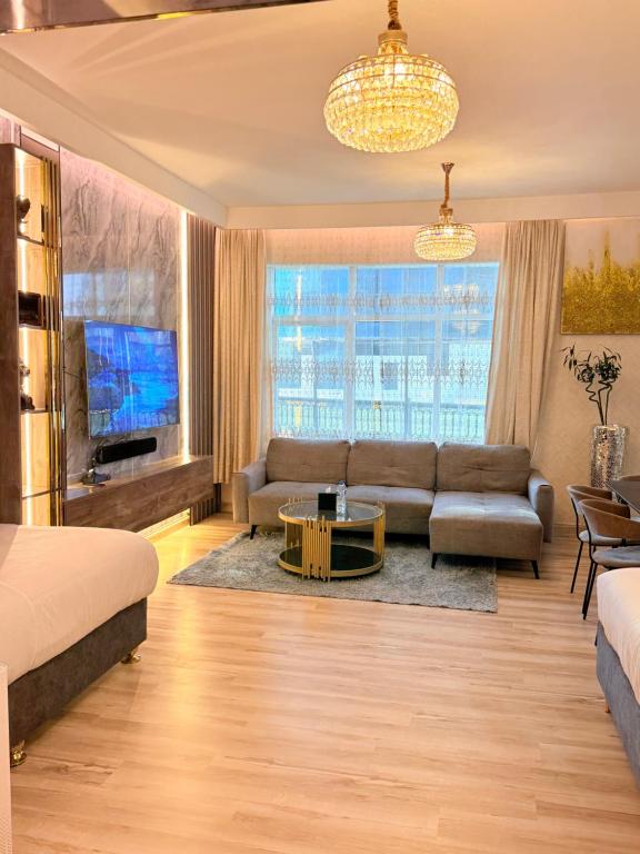 Best Place Holiday Home IIII Free Parking - Bed and Breakfast Ajman