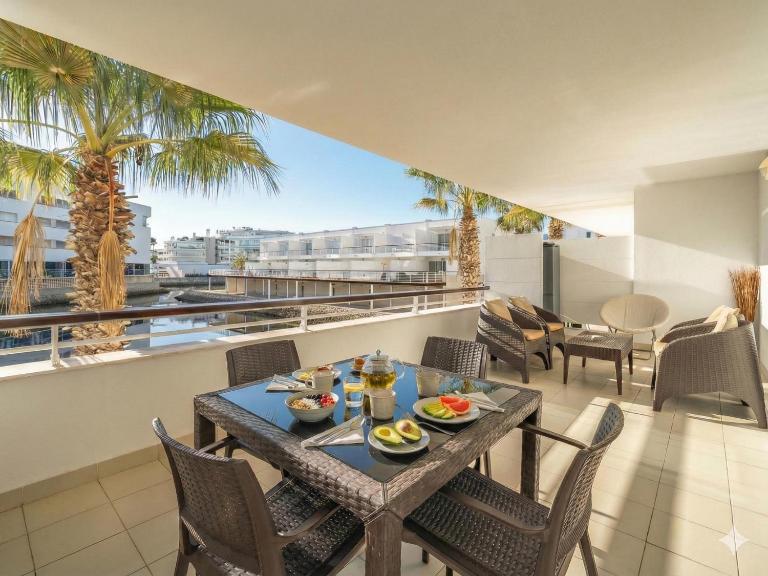 Bright marina apartment with peaceful lake views #1991 - Ferienwohnung Lagos