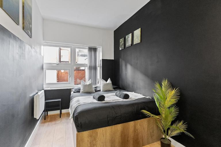 Central Spacious 1-Bedroom Flat - Chambres d'hôtes Leicester