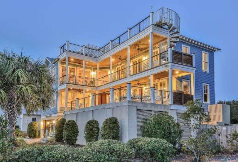 Beautiful Family Home with Private Pool Hot Tub Movie Room & Rooftop Terrace Ocean Views Beach steps away - B&B Isle of Palms