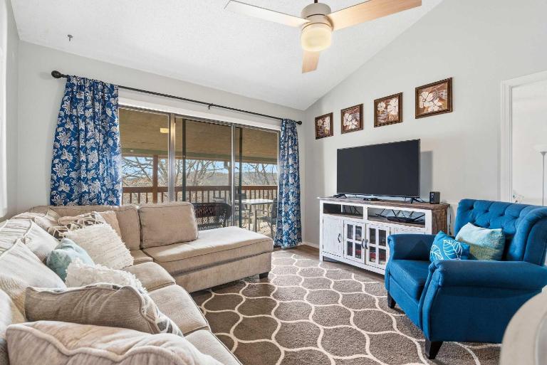 Ozark Overlook Escape - For 6 - Bed and Breakfast Branson West
