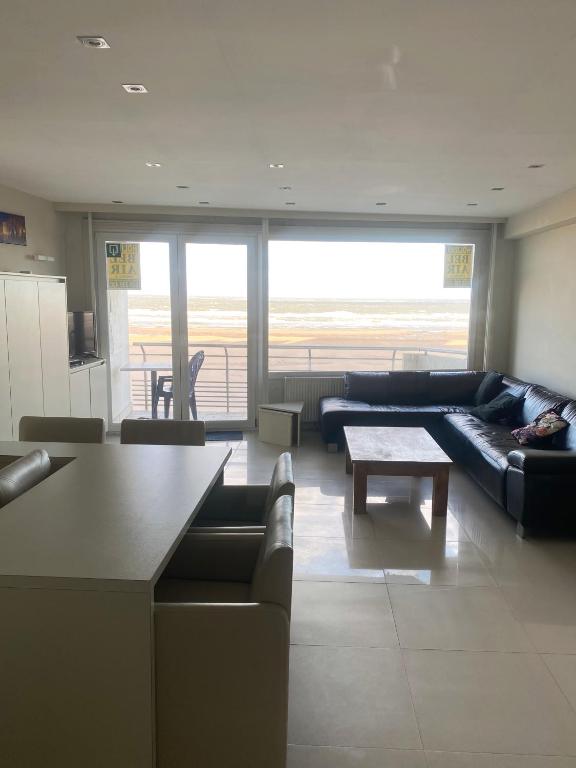 BEL AIR HOLIDAY - Comfortable studio with a beautiful sea view T70 - B&B Ostend