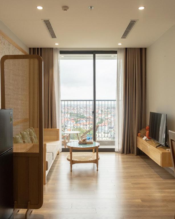 Ở Space Homestay Ecopark - Sol Room Landmark 2 - 2BR Red river view with sauna - B&B Kim Quan