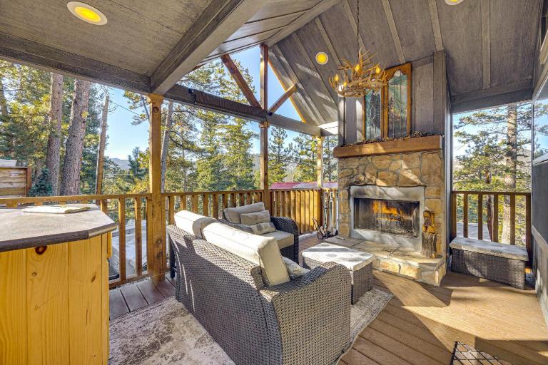 Private Hot Tub & Deck: Woodland Park Tiny Home! - B&B Woodland Park