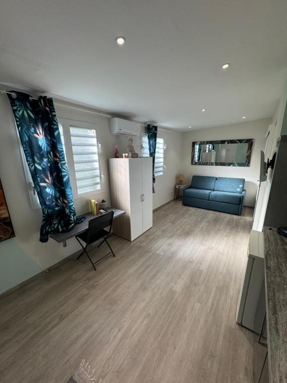 Studio Zen Caza Form -Option Spa Sauna au jardin - B&B Le Lamentin
