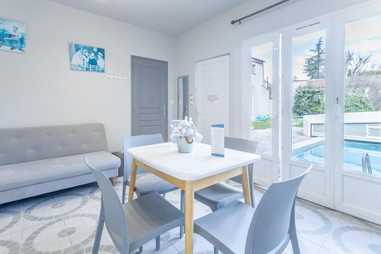 T2 - Le Patio Bleu - Piscine et proche village Camoins - B&B Marsiglia