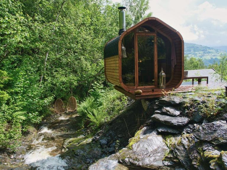 Spa Villa - Sauna, Hot Tub & Private Waterfall - B&B Reino de Voss