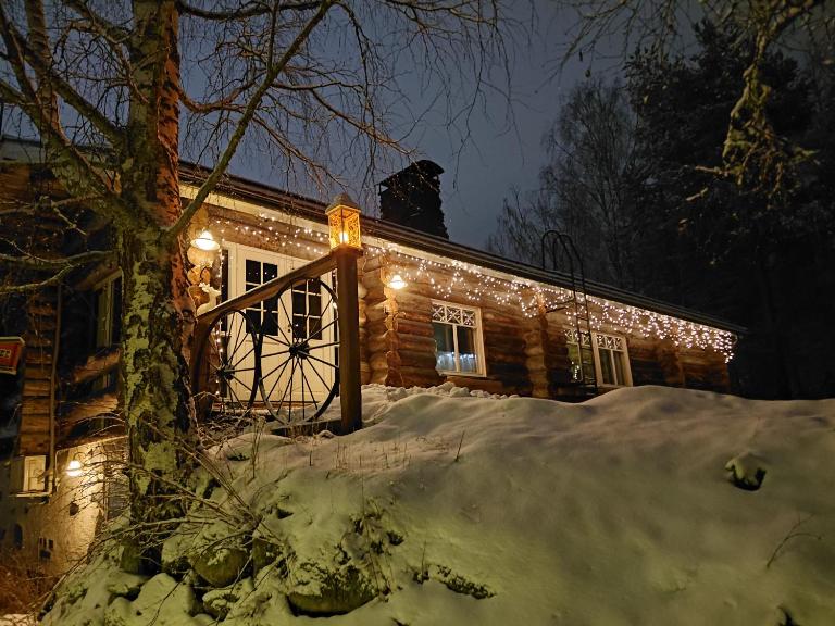 A room (or 2 or 3) in a Lapland House of Dreams - B&B Rovaniemi
