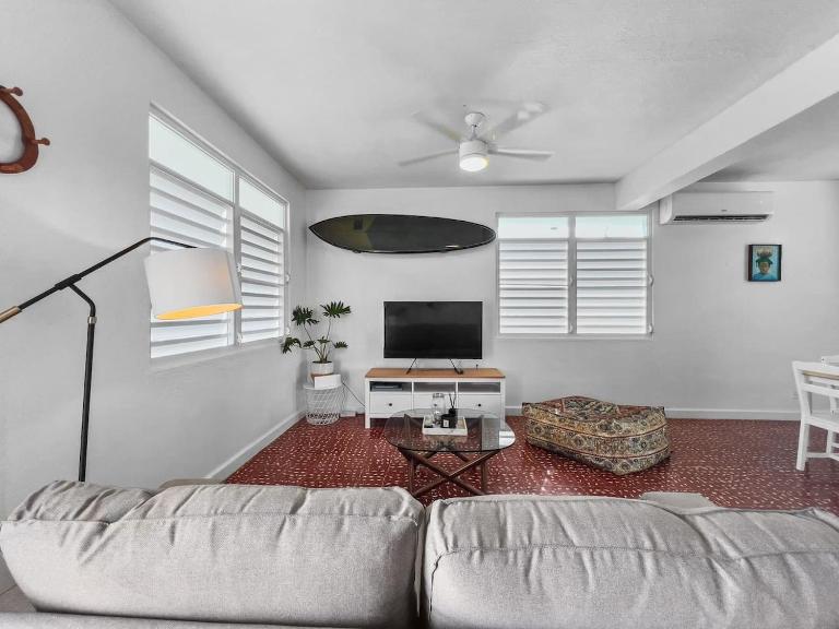 Marley n Enzos Surf Shack - B&B Aguadilla
