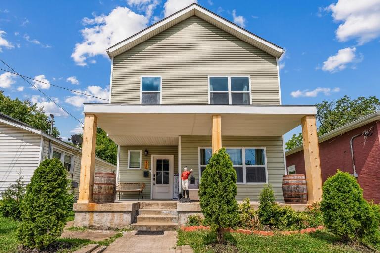 Derby- Bourbon Trail 4BR Pool Table Villa - Ferienwohnung Louisville