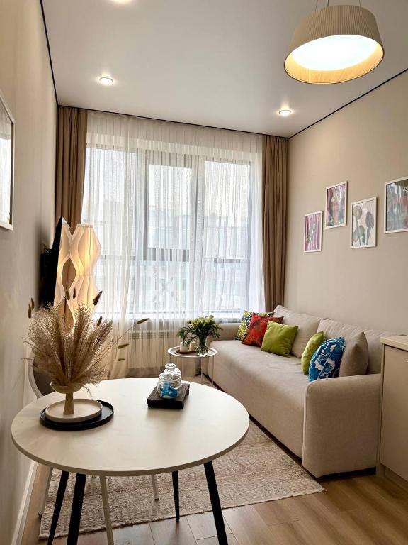Crystal Apartments У Метро Сайран, Self check-in - B&B Almatý