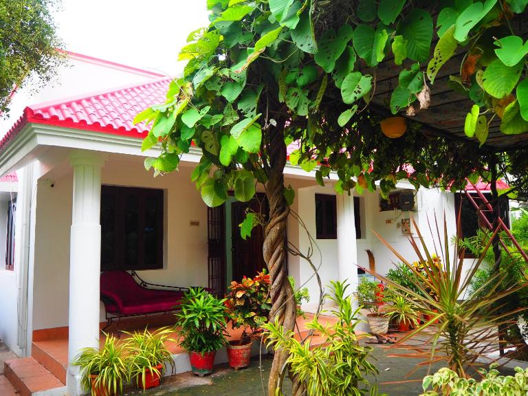 Garden Villa 43 by Tirupati Homestay, Free Breakfast, Near Taj hotel, Posh location, Close proximity to restaurants, Alipiri flyover - B&B Tirupati