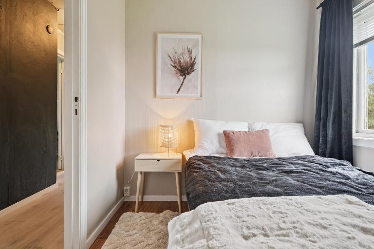 Stylish Private Rooms in Lofoten Guesthouse - B&B Leknes