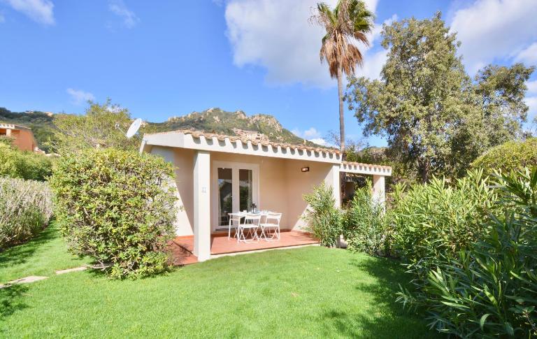 ISA - Residence in Costa Rei just 450 meters from the beach, apartments with air conditioning and outdoor private area - B&B Costa Rei