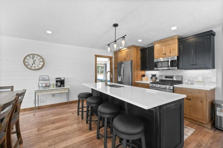Mallard Lake Retreat - B&B Webster