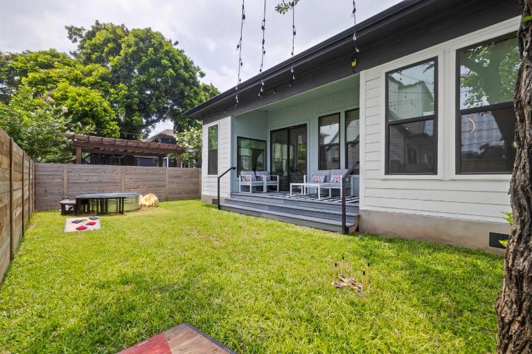 Rainey St Retreat - Cowboy Pool & Urban Chic - B&B Austin