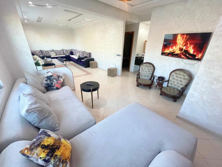 City Center Stay - 2BR Modern Apartment - Balcony & Panoramic View - B&B Fes