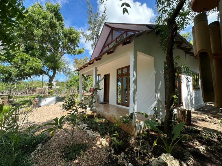 Solaya Residence - Boutique Beach-House in Kizimkazi with Garden & Parking - Ferienwohnung Mzurikaja