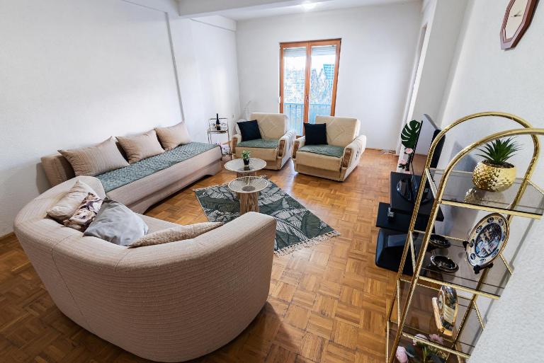 Spacious Central Retro Apartment - Free Parking - B&B Ocrida