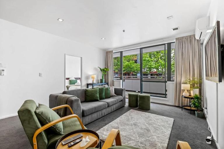 City-centre living meets comfort by Zodiak Stays - B&B Auckland