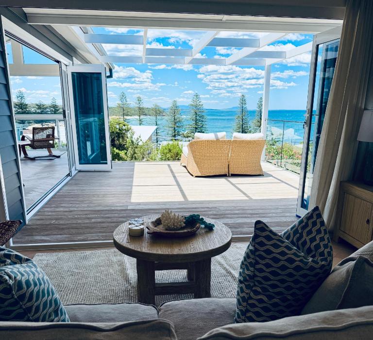 Barbara's Beach House - B&B Hallidays Point