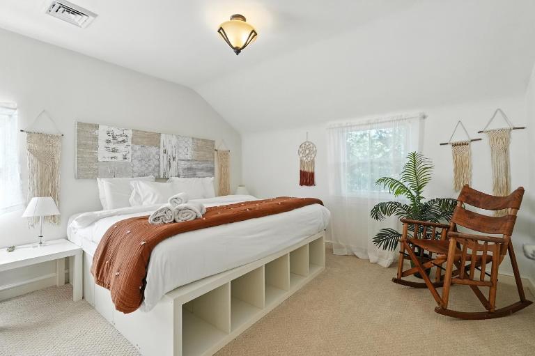 Group Stay Near DC 2BR w Yard on Arlington Blvd - Bed and Breakfast Arlington