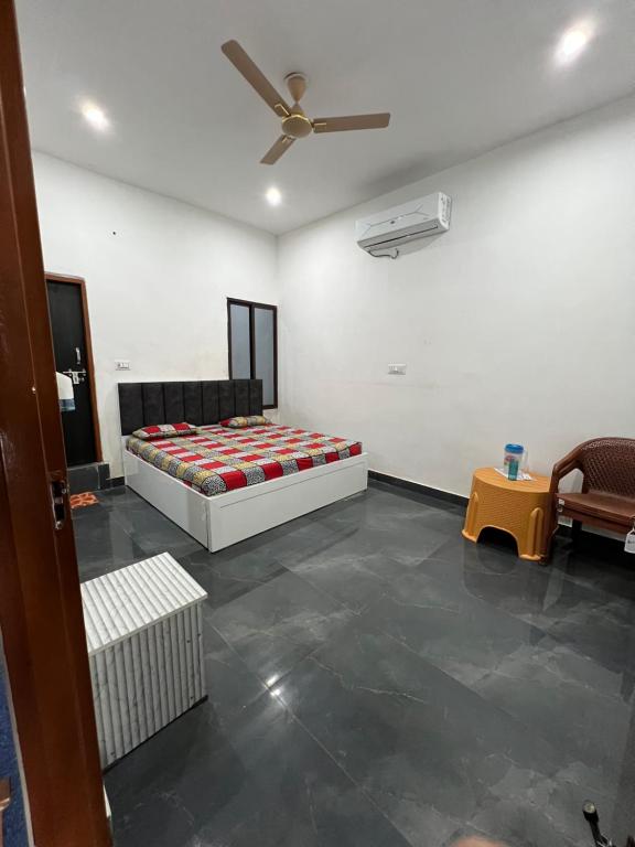 Kamal Kishori Dham - B&B Barsāna
