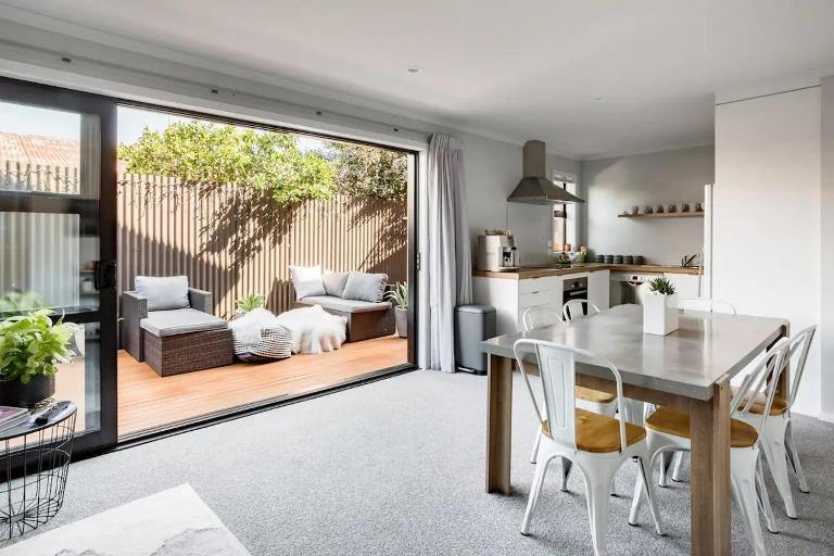Contemporary Townhouse in Central Hamilton - B&B Claudelands