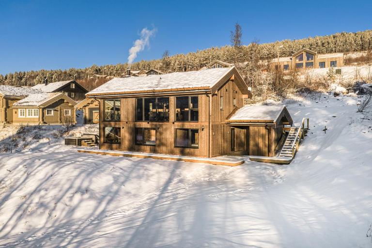 New luxury cabin in Geilo with hot tub, mountain views & ski access - Ferienwohnung Geilo