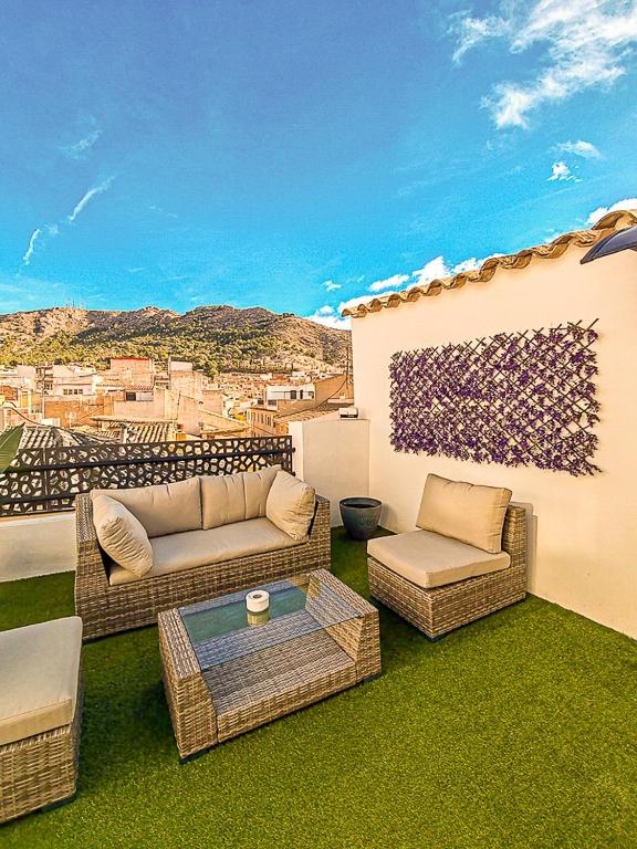 Attic Back Lion - B&B Villena