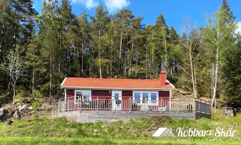 Fresh cottage with lake view and rowing boat SE09156 - Bed and Breakfast Henån