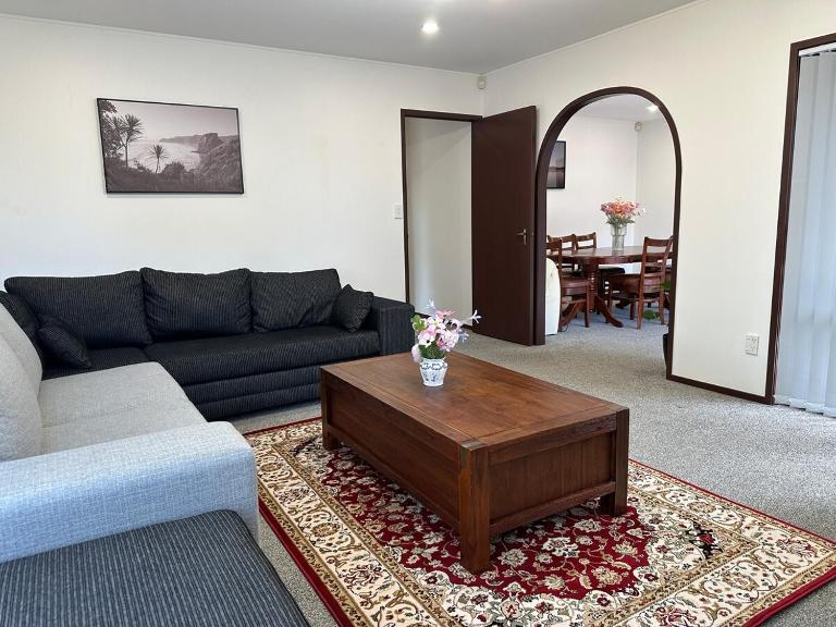 Carnoustie Calm- A Cosy Wattle Downs Home - B&B Auckland