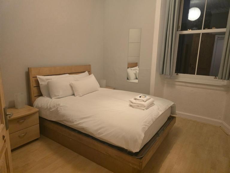 Comfy Semi-Central Stay near Entertainment Park - B&B Edinburgh