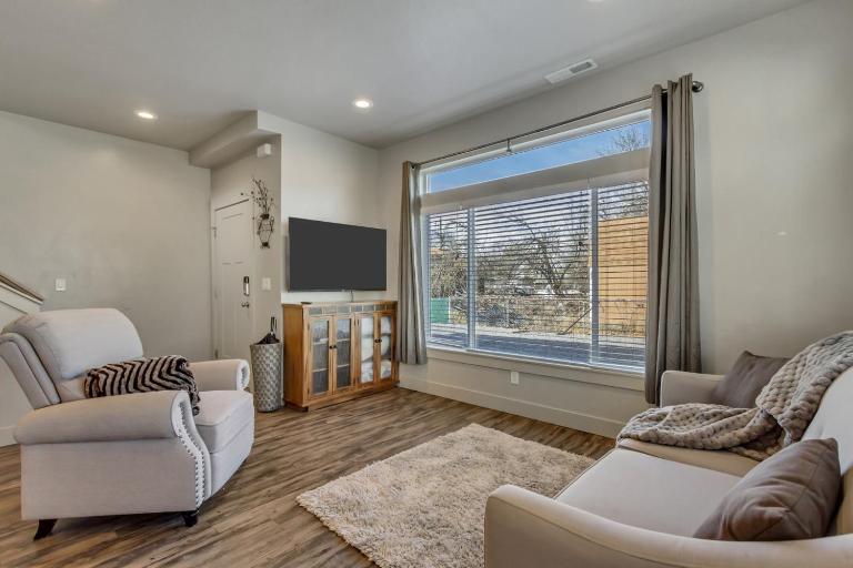 3 Bed 2 Bath King Beds with Smoker Grill - Bed and Breakfast Layton