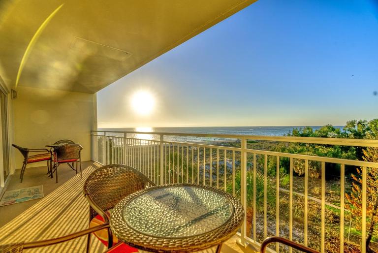 Madeira Norte Beachfront Condo - Walk To John's Pass - B&B Saint Pete Beach