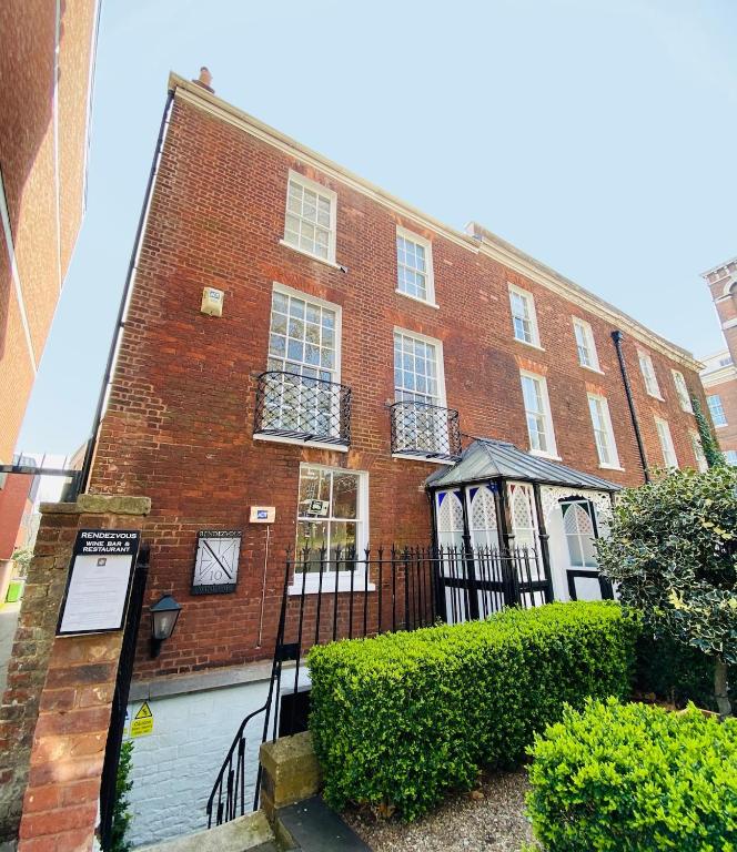 Grade II listed 3 bed townhouse in Exeter, Devon - B&B Exeter