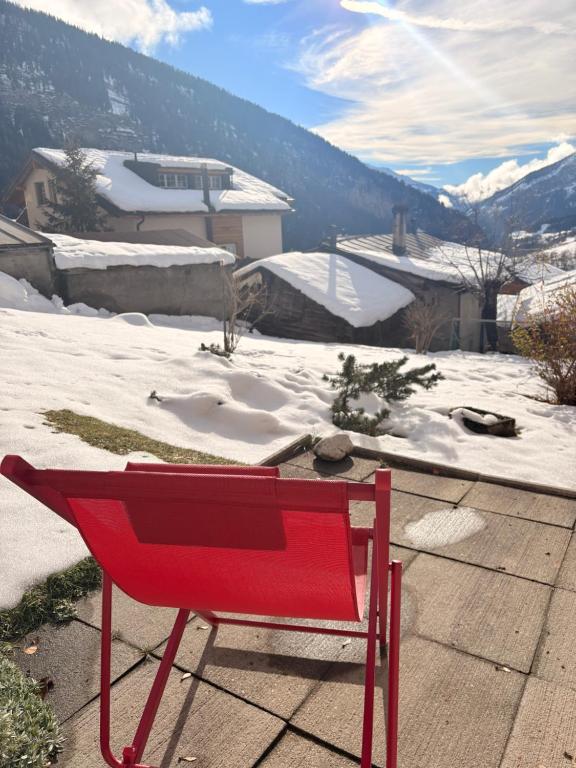Ambiente Appartement C2 - moderne Ferienwohnung mit Terrasse in Leukerbad - B&B Leukerbad