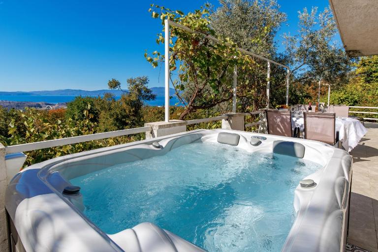 Apartment Paris near Crikvenica Croatia - Terrace Jacuzzi and Sea View - B&B Šmrika
