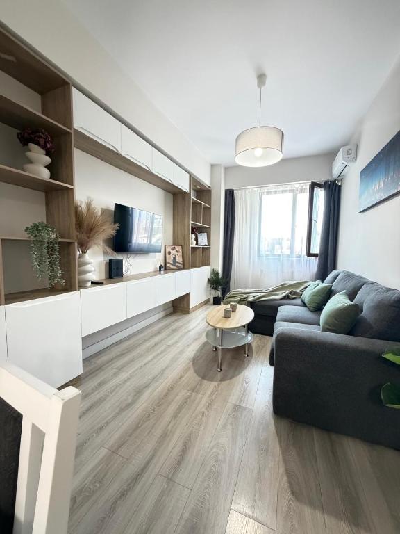 Lazar Towers Area Palas Comfy Stay - Parking Option - Chambres d'hôtes Iași