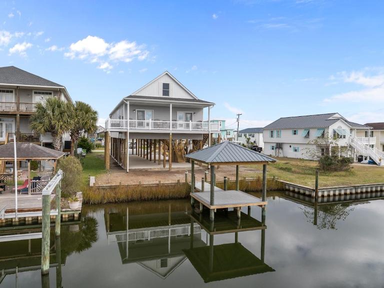 Family Thyme Canal House - Bed and Breakfast Surf City