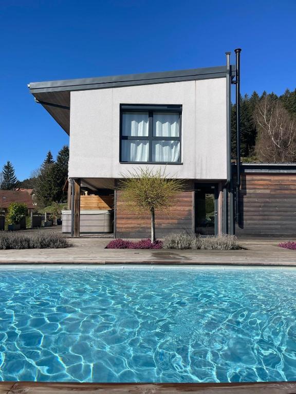Villa 4 Saisons, avec piscine chauffée et jacuzzi - Ferienwohnung Gérardmer