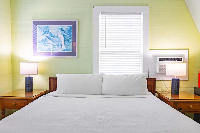 Curry House - Pool, King Bed & Balcony! Room 7 - B&B Key West